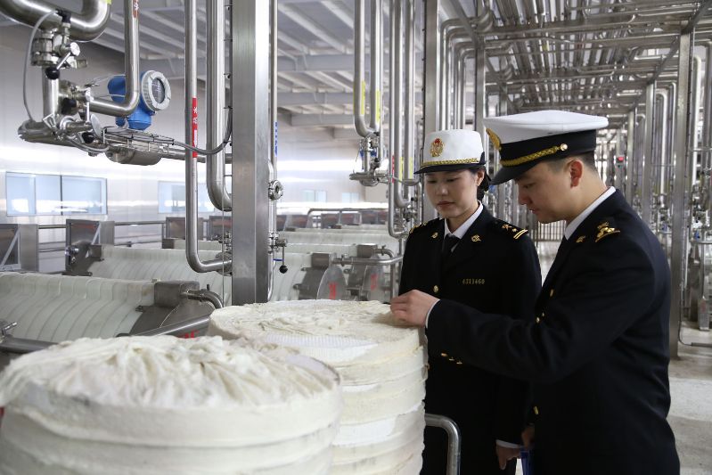 滨州海关：通关护航 傲“胶”出海